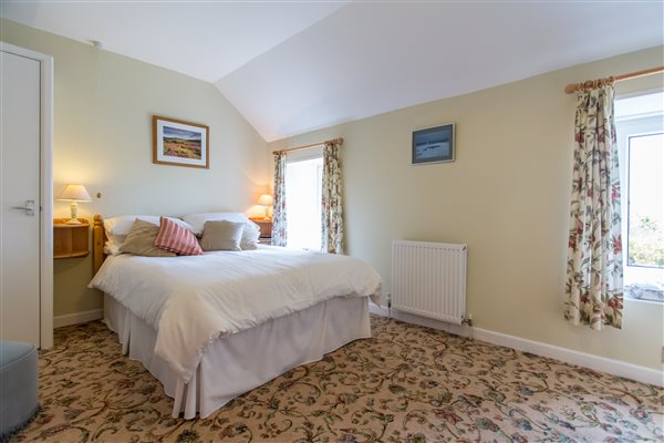 FARMHOUSE DOUBLE EN SUITE BEDROOM